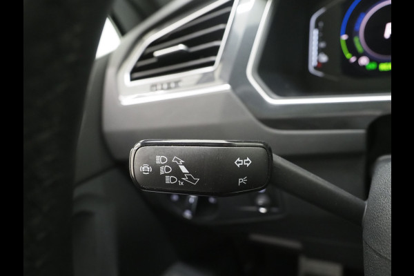 Volkswagen Tiguan 1.4 TSI eHybrid R-Line Exclusive | Panoramadak | Leder | Head Up | 360 | Adaptive Cruise | Carplay