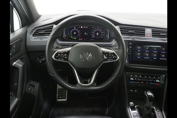 Volkswagen Tiguan 1.4 TSI eHybrid R-Line Exclusive | Panoramadak | Leder | Head Up | 360 | Adaptive Cruise | Carplay