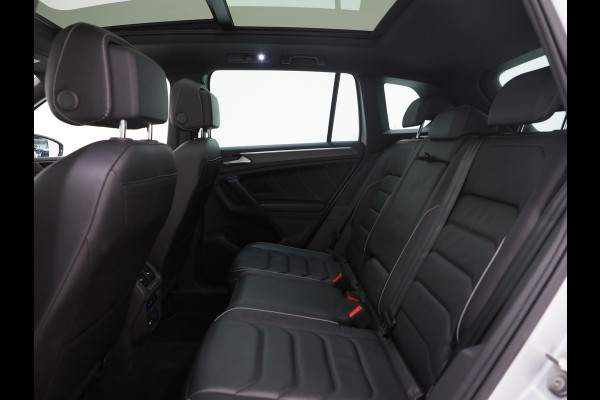 Volkswagen Tiguan 1.4 TSI eHybrid R-Line Exclusive | Panoramadak | Leder | Head Up | 360 | Adaptive Cruise | Carplay
