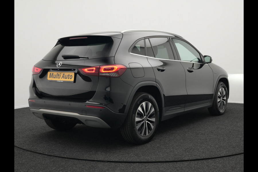 Mercedes-Benz GLA 250 e Style Plug In Hybrid 218pk Dealer O.H PHEV | Trekhaak af Fabriek | Camera | Widescreen Navi | Apple Carplay | BLIS | Parkassist | Sportstoelen Verwarmd |