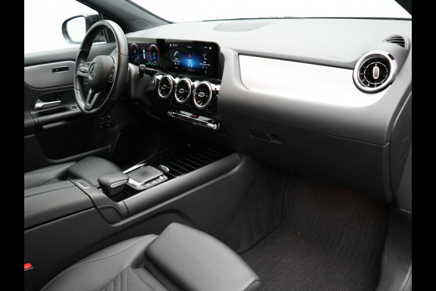 Mercedes-Benz GLA 250 e Style Plug In Hybrid 218pk Dealer O.H PHEV | Trekhaak af Fabriek | Camera | Widescreen Navi | Apple Carplay | BLIS | Parkassist | Sportstoelen Verwarmd |