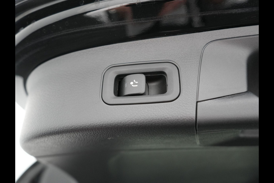 Mercedes-Benz GLA 250 e Style Plug In Hybrid 218pk Dealer O.H PHEV | Trekhaak af Fabriek | Camera | Widescreen Navi | Apple Carplay | BLIS | Parkassist | Sportstoelen Verwarmd |
