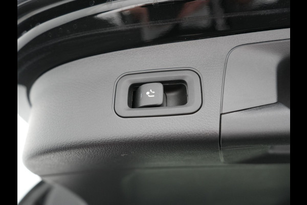 Mercedes-Benz GLA 250 e Style Plug In Hybrid 218pk Dealer O.H PHEV | Trekhaak af Fabriek | Camera | Widescreen Navi | Apple Carplay | BLIS | Parkassist | Sportstoelen Verwarmd |