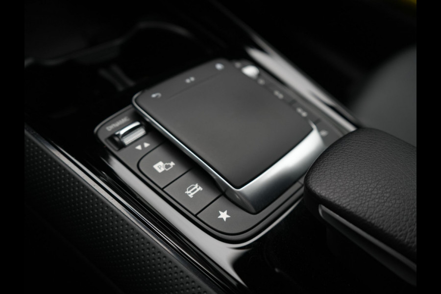 Mercedes-Benz GLA 250 e Style Plug In Hybrid 218pk Dealer O.H PHEV | Trekhaak af Fabriek | Camera | Widescreen Navi | Apple Carplay | BLIS | Parkassist | Sportstoelen Verwarmd |