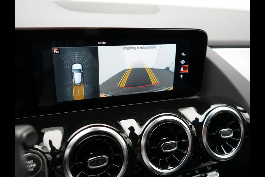 Mercedes-Benz GLA 250 e Style Plug In Hybrid 218pk Dealer O.H PHEV | Trekhaak af Fabriek | Camera | Widescreen Navi | Apple Carplay | BLIS | Parkassist | Sportstoelen Verwarmd |