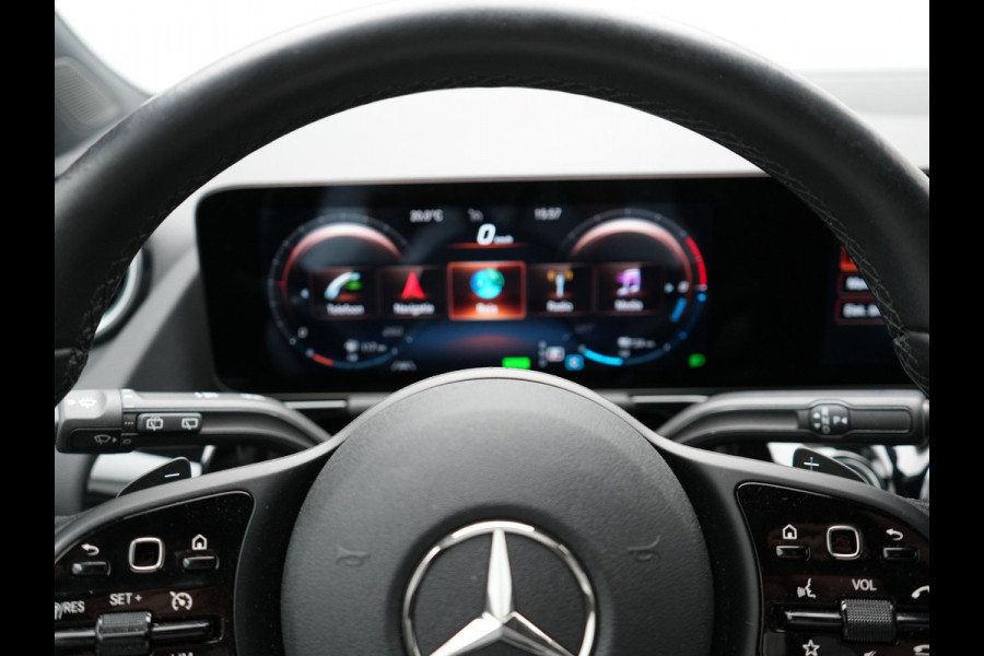 Mercedes-Benz GLA 250 e Style Plug In Hybrid 218pk Dealer O.H PHEV | Trekhaak af Fabriek | Camera | Widescreen Navi | Apple Carplay | BLIS | Parkassist | Sportstoelen Verwarmd |