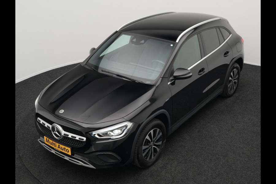 Mercedes-Benz GLA 250 e Style Plug In Hybrid 218pk Dealer O.H PHEV | Trekhaak af Fabriek | Camera | Widescreen Navi | Apple Carplay | BLIS | Parkassist | Sportstoelen Verwarmd |
