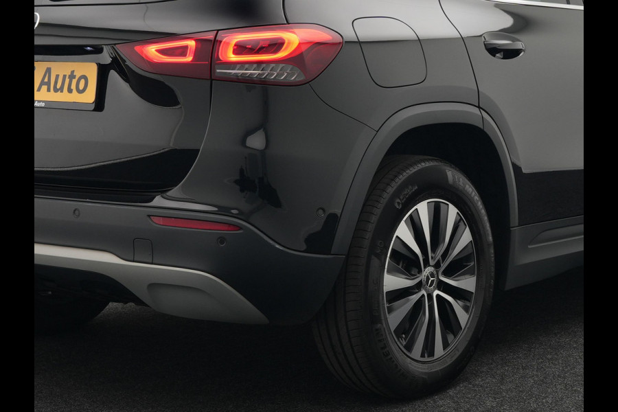 Mercedes-Benz GLA 250 e Style Plug In Hybrid 218pk Dealer O.H PHEV | Trekhaak af Fabriek | Camera | Widescreen Navi | Apple Carplay | BLIS | Parkassist | Sportstoelen Verwarmd |