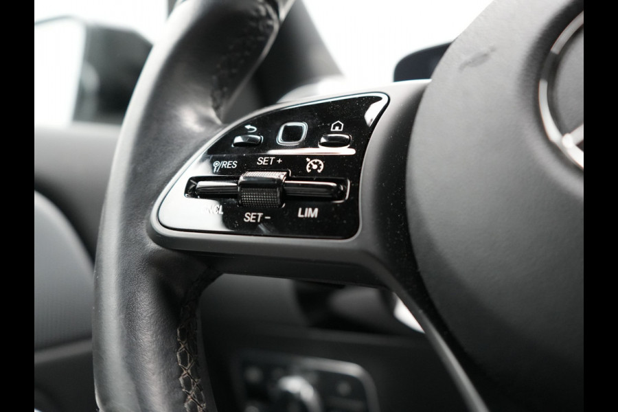 Mercedes-Benz GLA 250 e Style Plug In Hybrid 218pk Dealer O.H PHEV | Trekhaak af Fabriek | Camera | Widescreen Navi | Apple Carplay | BLIS | Parkassist | Sportstoelen Verwarmd |