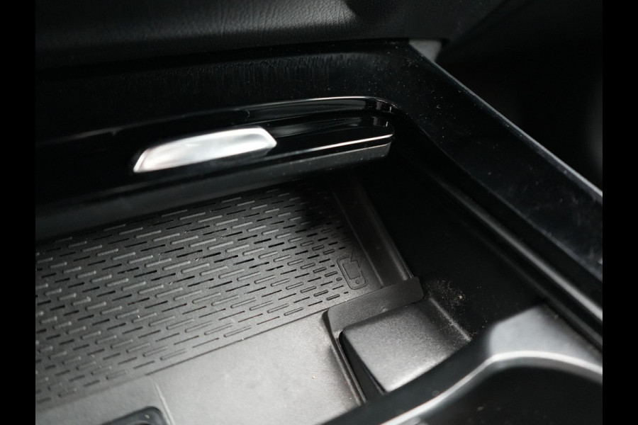 Mercedes-Benz GLA 250 e Style Plug In Hybrid 218pk Dealer O.H PHEV | Trekhaak af Fabriek | Camera | Widescreen Navi | Apple Carplay | BLIS | Parkassist | Sportstoelen Verwarmd |