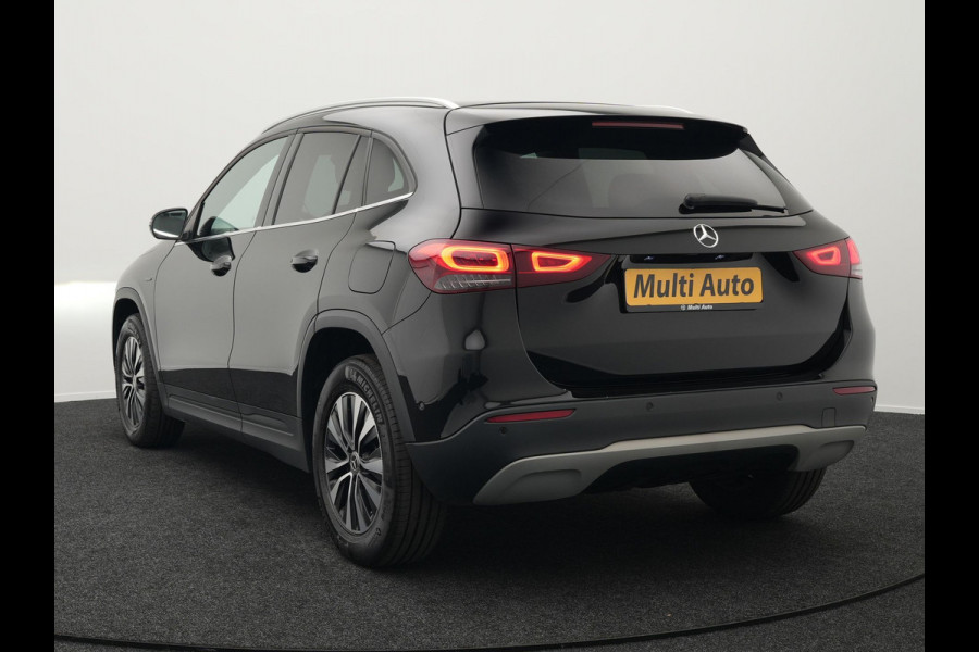 Mercedes-Benz GLA 250 e Style Plug In Hybrid 218pk Dealer O.H PHEV | Trekhaak af Fabriek | Camera | Widescreen Navi | Apple Carplay | BLIS | Parkassist | Sportstoelen Verwarmd |