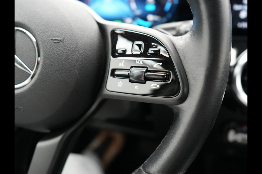 Mercedes-Benz GLA 250 e Style Plug In Hybrid 218pk Dealer O.H PHEV | Trekhaak af Fabriek | Camera | Widescreen Navi | Apple Carplay | BLIS | Parkassist | Sportstoelen Verwarmd |