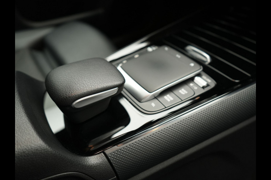 Mercedes-Benz GLA 250 e Style Plug In Hybrid 218pk Dealer O.H PHEV | Trekhaak af Fabriek | Camera | Widescreen Navi | Apple Carplay | BLIS | Parkassist | Sportstoelen Verwarmd |