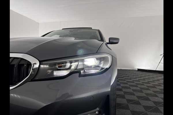 BMW 3-serie 320i Executive Edition Sport-Line Aut. *PANO | LEATHER-MICROFIBRE | FULL-LED | DIGI-COCKPIT | SPORT-SEATS | HIFI-SOUND | NAVI-FULLMAP | AMBIENT-LIGHT | ECC | CARPLAY | DAB | PDC | CRUISE | 17''ALU*