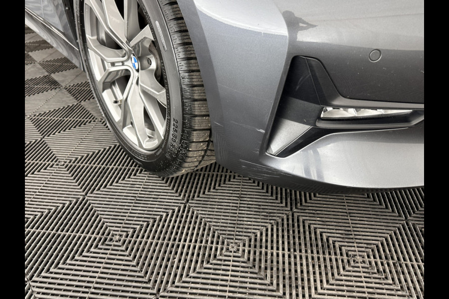 BMW 3-serie 320i Executive Edition Sport-Line Aut. *PANO | LEATHER-MICROFIBRE | FULL-LED | DIGI-COCKPIT | SPORT-SEATS | HIFI-SOUND | NAVI-FULLMAP | AMBIENT-LIGHT | ECC | CARPLAY | DAB | PDC | CRUISE | 17''ALU*