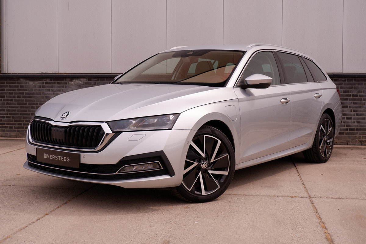Škoda Octavia Combi 1.4 TSI iV PHEV Business Edition | Head-Up | Carplay | LED | Camera | Memory | Navi | Sfeerverl. Škoda Octavia Combi 1.4 TSI iV PHEV Business Edition | Head-Up | Carplay | LED | Camera | Memory | Navi | Sfeerverl.
