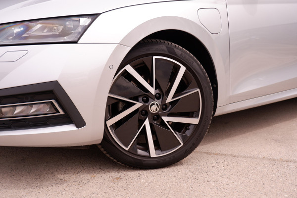 Škoda Octavia Combi 1.4 TSI iV PHEV Business Edition | Head-Up | Carplay | LED | Camera | Memory | Navi | Sfeerverl.