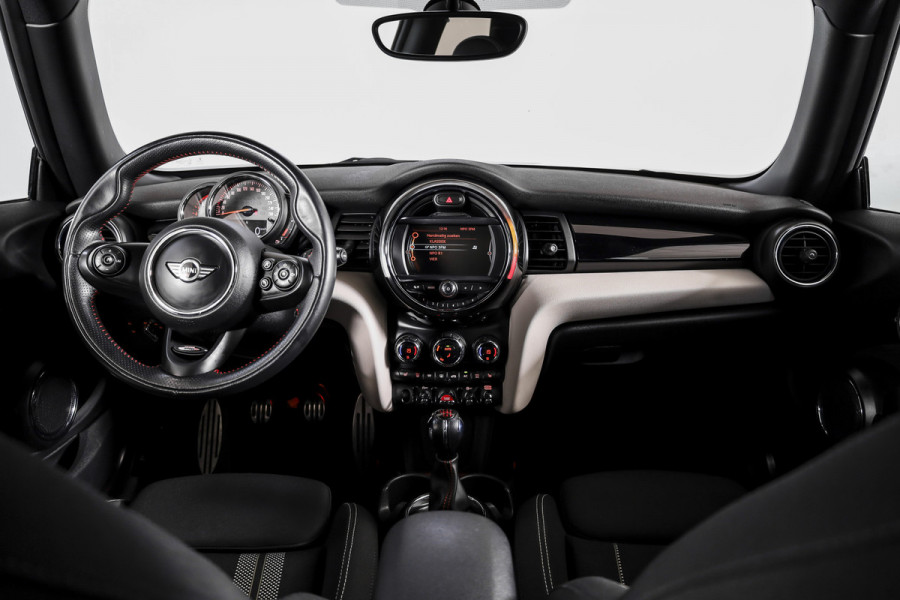 MINI Cooper 1.5 135 PK Chili - JCW Trim | Cruise | Stoel-+Voorruitverw. | PDC | NAV | ECC | LM 17" |