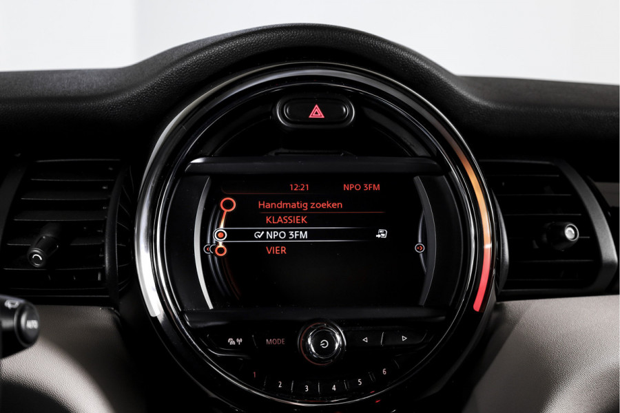 MINI Cooper 1.5 135 PK Chili - JCW Trim | Cruise | Stoel-+Voorruitverw. | PDC | NAV | ECC | LM 17" |