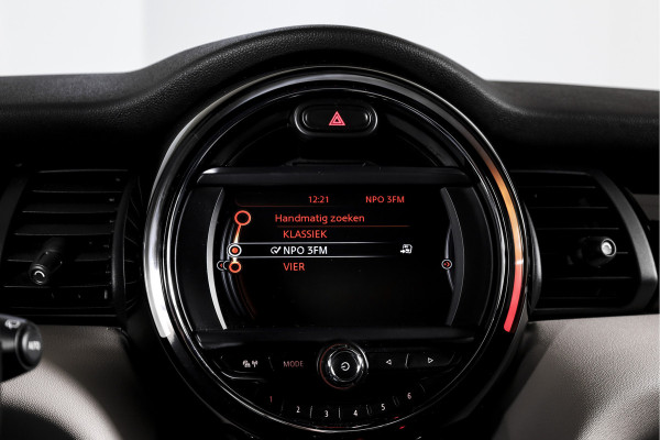 MINI Cooper 1.5 135 PK Chili - JCW Trim | Cruise | Stoel-+Voorruitverw. | PDC | NAV | ECC | LM 17" |