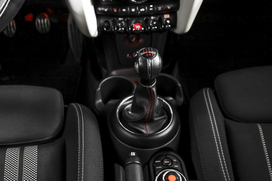 MINI Cooper 1.5 135 PK Chili - JCW Trim | Cruise | Stoel-+Voorruitverw. | PDC | NAV | ECC | LM 17" |