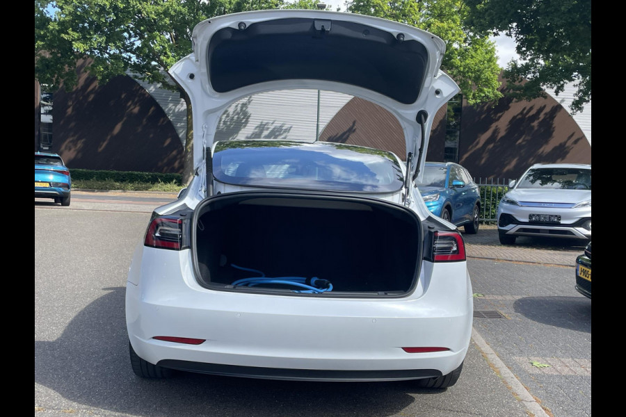 Tesla Model 3 Standard RWD Plus 60 kWh AUTOPILOT | LEDER | RIJKLAAR INCL. 12 MND. BOVAGGARANTIE