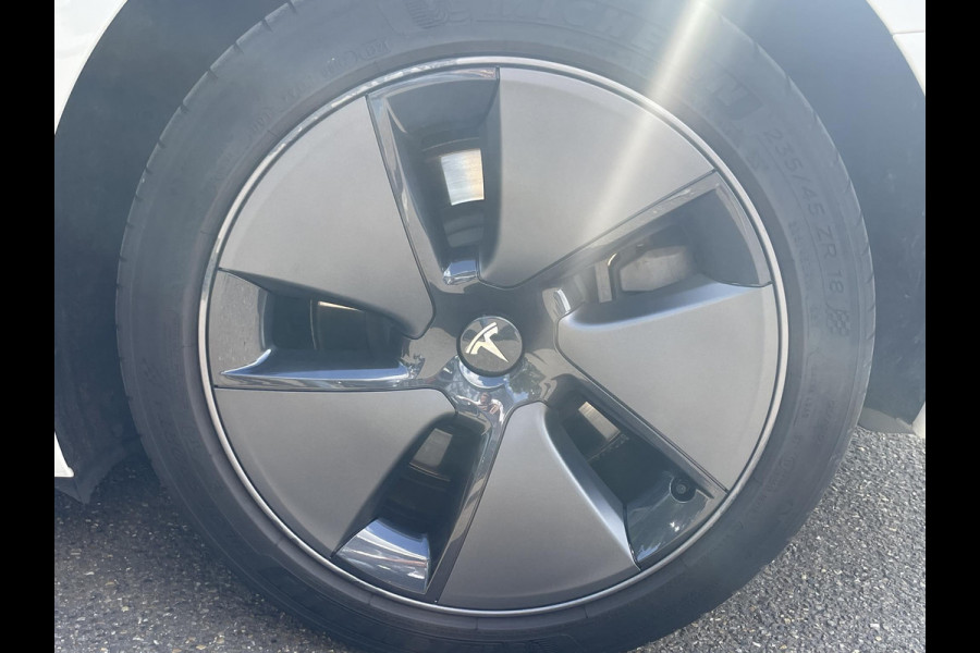 Tesla Model 3 Standard RWD Plus 60 kWh AUTOPILOT | LEDER | RIJKLAAR INCL. 12 MND. BOVAGGARANTIE