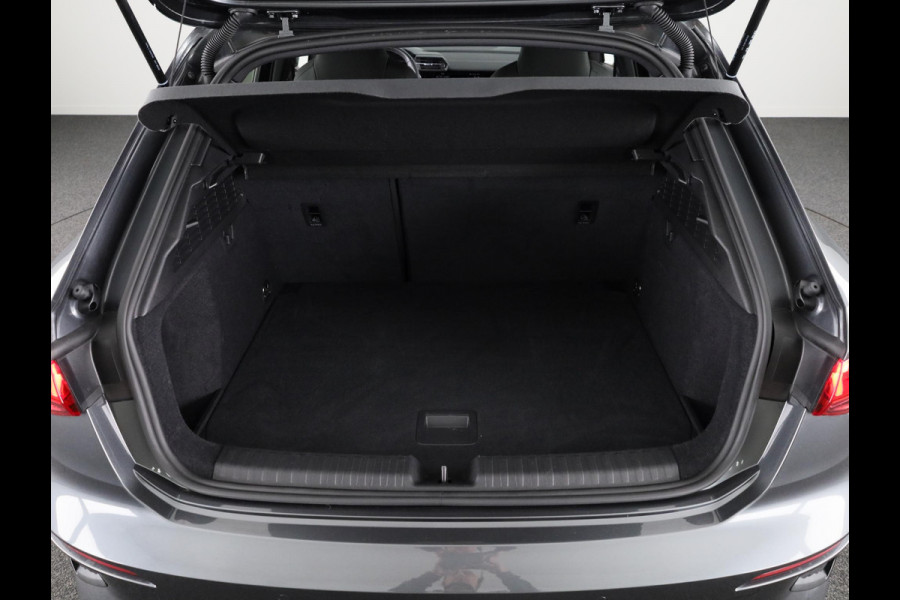 Audi A3 Sportback 30 TFSI S edition 110 pk S-tronic | Verlengde garantie | Navigatie | Parkeersensoren achter | Adaptieve cruise control | Full-LED koplampen | S-line |