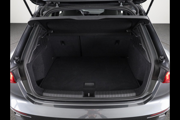 Audi A3 Sportback 30 TFSI S edition 110 pk S-tronic | Verlengde garantie | Navigatie | Parkeersensoren achter | Adaptieve cruise control | Full-LED koplampen | S-line |