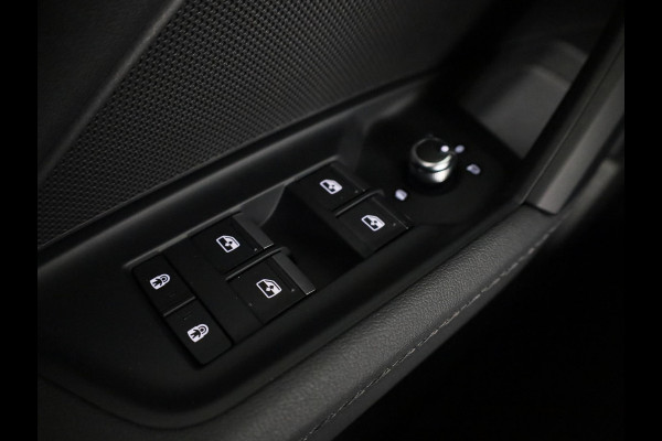 Audi A3 Sportback 30 TFSI S edition 110 pk S-tronic | Verlengde garantie | Navigatie | Parkeersensoren achter | Adaptieve cruise control | Full-LED koplampen | S-line |