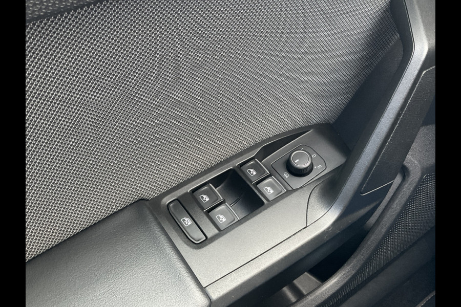 Seat Leon Sportstourer 1.5 eTSI Automaat Style Business Intense Trekhaak Carplay
