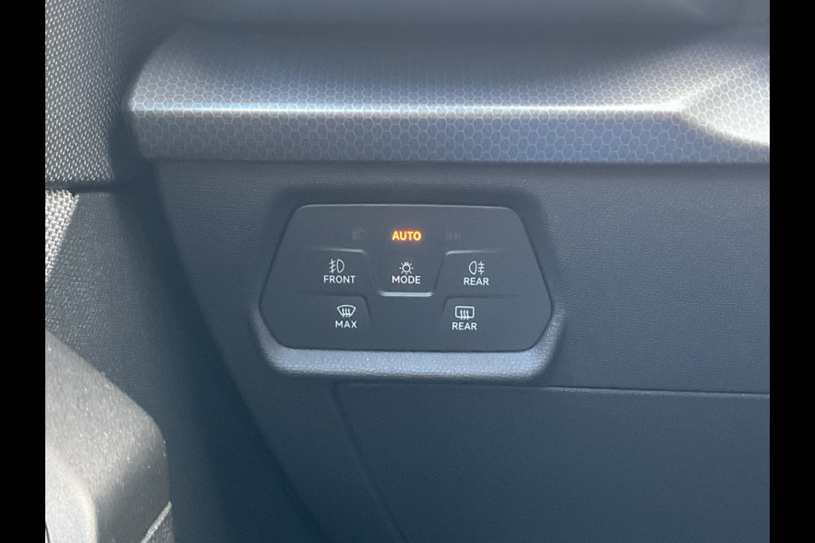 Seat Leon Sportstourer 1.5 eTSI Automaat Style Business Intense Trekhaak Carplay