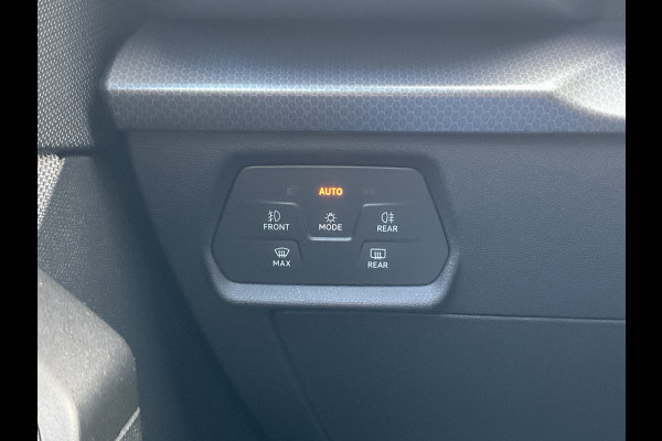 Seat Leon Sportstourer 1.5 eTSI Automaat Style Business Intense Trekhaak Carplay
