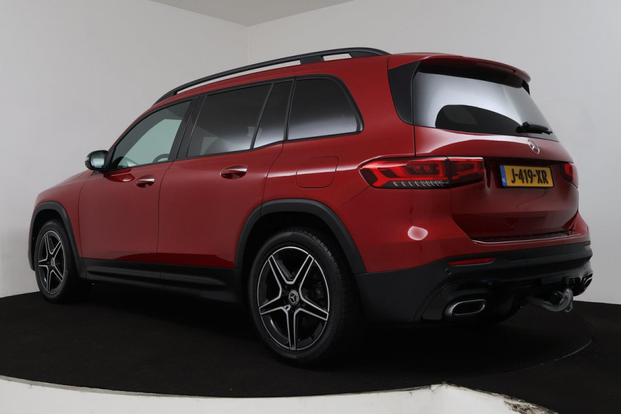 Mercedes-Benz Glb 200 Business Solution AMG (PANORAMADAK, SFEERVERLICHTING, TREKHAAK, STOELVERWARMING, GOED ONDERHOUD)