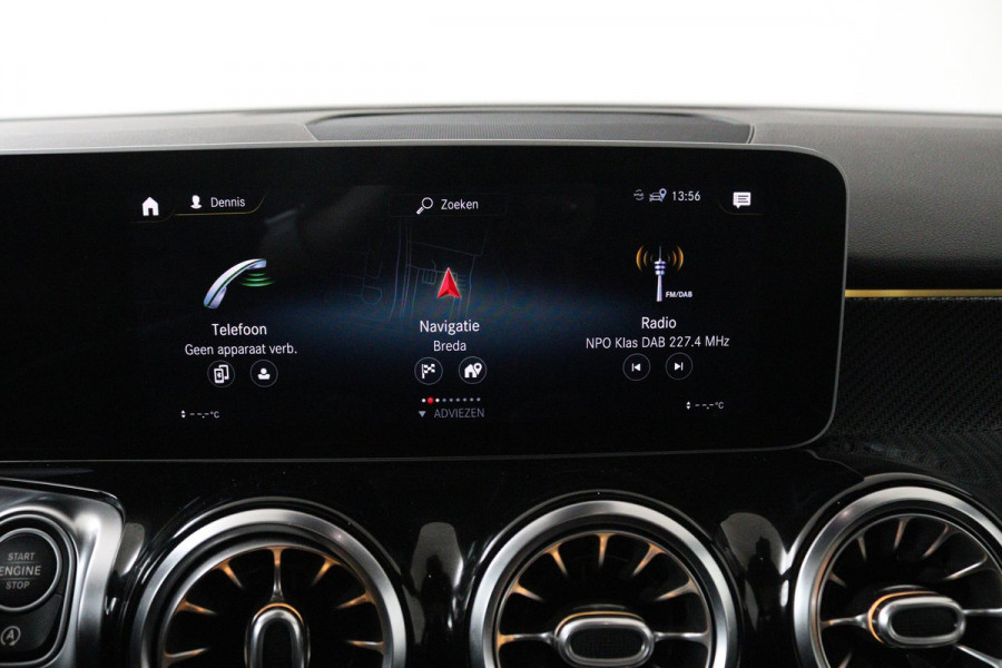 Mercedes-Benz Glb 200 Business Solution AMG (PANORAMADAK, SFEERVERLICHTING, TREKHAAK, STOELVERWARMING, GOED ONDERHOUD)