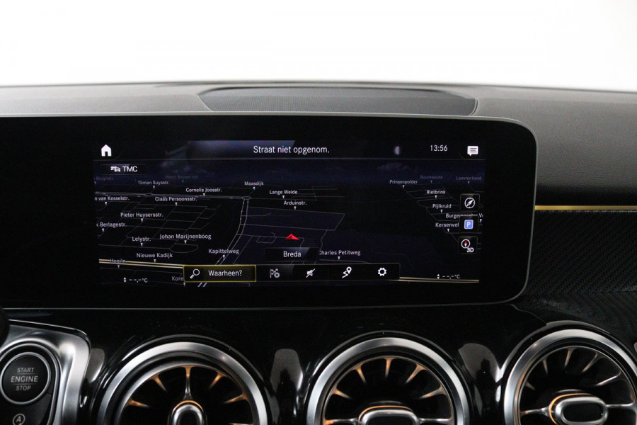 Mercedes-Benz Glb 200 Business Solution AMG (PANORAMADAK, SFEERVERLICHTING, TREKHAAK, STOELVERWARMING, GOED ONDERHOUD)