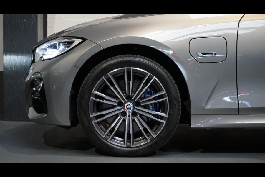 BMW 3-serie 330e High Executive M Sport-AUTOMAAT-BMW M 50 Jaar-CAMERA-KEYLESS-HUD-LASER-LEDER-H&K-PANO-WINTER