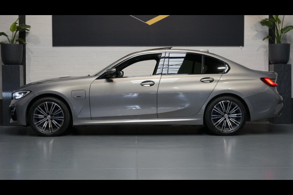 BMW 3-serie 330e High Executive M Sport-AUTOMAAT-BMW M 50 Jaar-CAMERA-KEYLESS-HUD-LASER-LEDER-H&K-PANO-WINTER