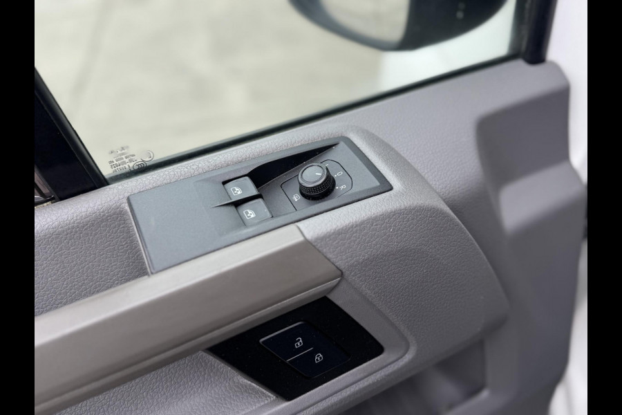 Volkswagen Crafter 35 2.0 TDI L3H3 Comfortline AIRCO / CRUISE CONTROLE / SIDE BARS / TREKHAAK
