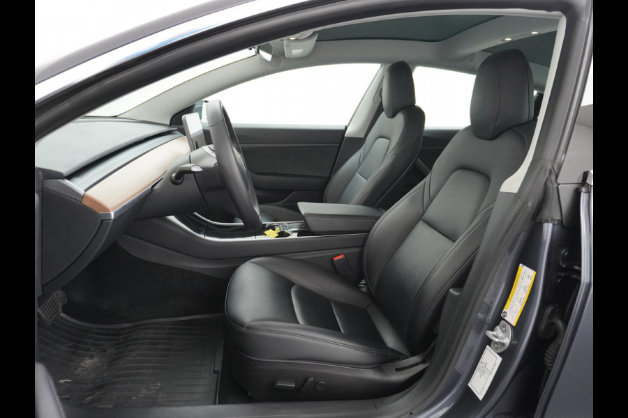 Tesla Model 3 RWD SR+ 60kWh 325PK 19" FSD-3 Computer AutoPilot Leder PanoDak Adaptive-Cruise Lmv 18" Camera's Elektr.-Stuur+Stoelen+Spiegels+G Navi LED Comfortstoelen ACC DAB Voorverwarmen interieur via App Keyless via Telefoonsleutel One-Pedal-Drive Origineel Nederlandse auto tot 11kw laden thuis! Garantie Accu tot  11-12-2027 max 160.000km 1.584kg licht!