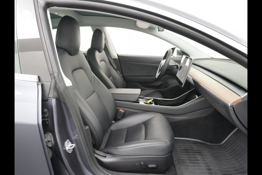 Tesla Model 3 RWD SR+ 60kWh 325PK 19" FSD-3 Computer AutoPilot Leder PanoDak Adaptive-Cruise Lmv 18" Camera's Elektr.-Stuur+Stoelen+Spiegels+G Navi LED Comfortstoelen ACC DAB Voorverwarmen interieur via App Keyless via Telefoonsleutel One-Pedal-Drive Origineel Nederlandse auto tot 11kw laden thuis! Garantie Accu tot  11-12-2027 max 160.000km 1.584kg licht!