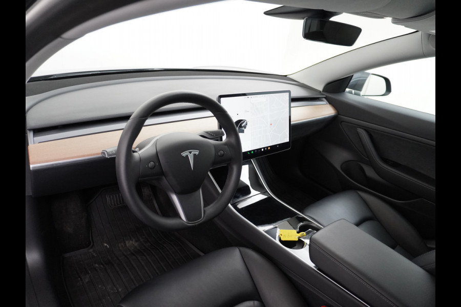 Tesla Model 3 RWD SR+ 60kWh 325PK 19" FSD-3 Computer AutoPilot Leder PanoDak Adaptive-Cruise Lmv 18" Camera's Elektr.-Stuur+Stoelen+Spiegels+G Navi LED Comfortstoelen ACC DAB Voorverwarmen interieur via App Keyless via Telefoonsleutel One-Pedal-Drive Origineel Nederlandse auto tot 11kw laden thuis! Garantie Accu tot  11-12-2027 max 160.000km 1.584kg licht!