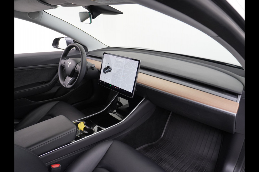 Tesla Model 3 RWD SR+ 60kWh 325PK 19" FSD-3 Computer AutoPilot Leder PanoDak Adaptive-Cruise Lmv 18" Camera's Elektr.-Stuur+Stoelen+Spiegels+G Navi LED Comfortstoelen ACC DAB Voorverwarmen interieur via App Keyless via Telefoonsleutel One-Pedal-Drive Origineel Nederlandse auto tot 11kw laden thuis! Garantie Accu tot  11-12-2027 max 160.000km 1.584kg licht!