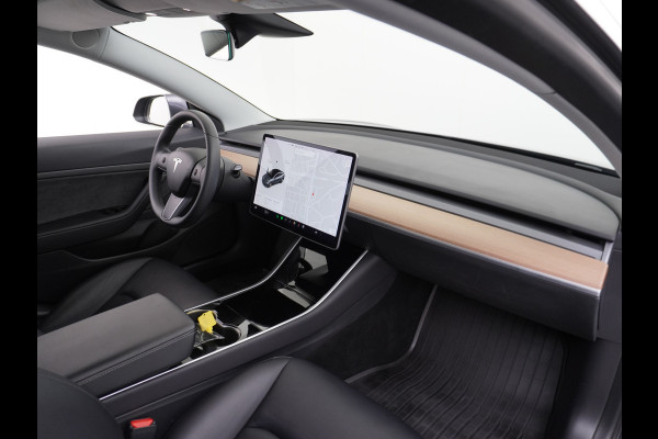 Tesla Model 3 RWD SR+ 60kWh 325PK 19" FSD-3 Computer AutoPilot Leder PanoDak Adaptive-Cruise Lmv 18" Camera's Elektr.-Stuur+Stoelen+Spiegels+G Navi LED Comfortstoelen ACC DAB Voorverwarmen interieur via App Keyless via Telefoonsleutel One-Pedal-Drive Origineel Nederlandse auto tot 11kw laden thuis! Garantie Accu tot  11-12-2027 max 160.000km 1.584kg licht!