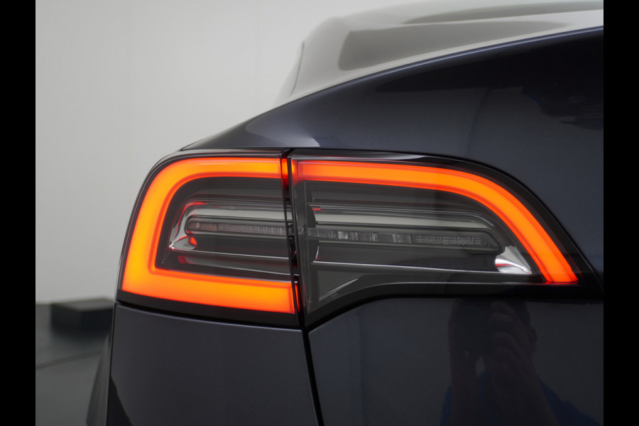 Tesla Model 3 RWD SR+ 60kWh 325PK 19" FSD-3 Computer AutoPilot Leder PanoDak Adaptive-Cruise Lmv 18" Camera's Elektr.-Stuur+Stoelen+Spiegels+G Navi LED Comfortstoelen ACC DAB Voorverwarmen interieur via App Keyless via Telefoonsleutel One-Pedal-Drive Origineel Nederlandse auto tot 11kw laden thuis! Garantie Accu tot  11-12-2027 max 160.000km 1.584kg licht!