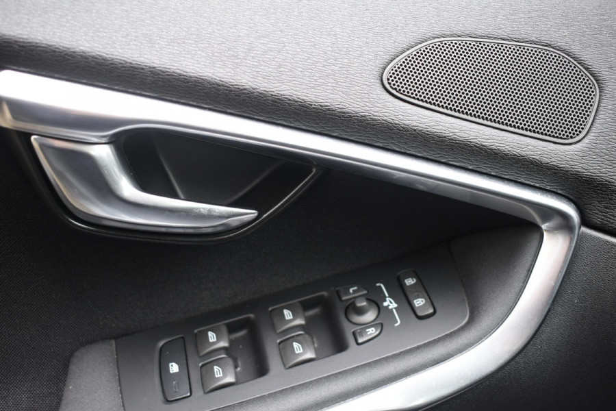 Volvo V40 T2 122PK Nordic+ / Navigatie / Camera / Cruise Control / Stoelverwarming / LM Velgen /