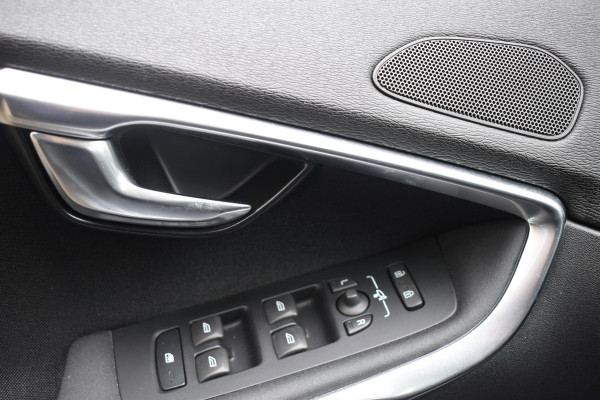 Volvo V40 T2 122PK Nordic+ / Navigatie / Camera / Cruise Control / Stoelverwarming / LM Velgen /