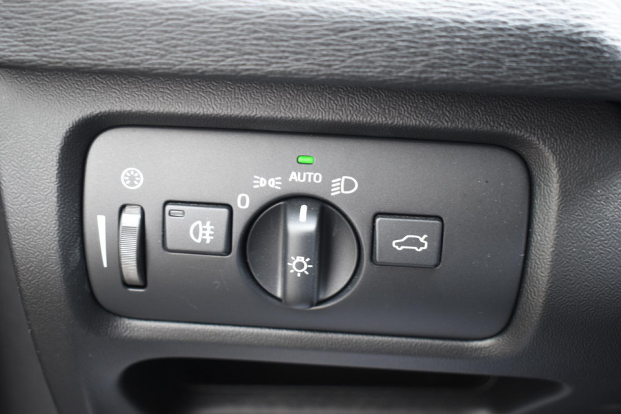 Volvo V40 T2 122PK Nordic+ / Navigatie / Camera / Cruise Control / Stoelverwarming / LM Velgen /