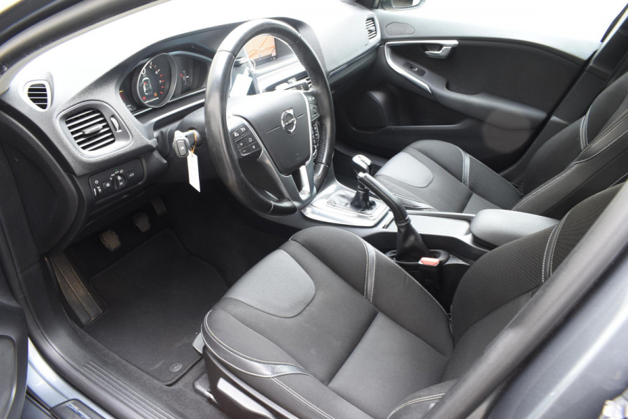 Volvo V40 T2 122PK Nordic+ / Navigatie / Camera / Cruise Control / Stoelverwarming / LM Velgen /
