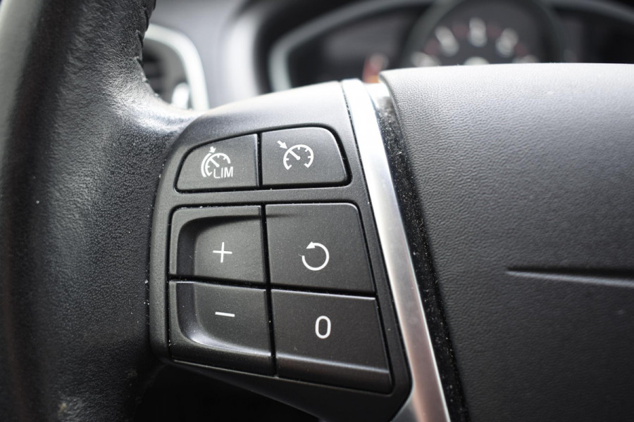 Volvo V40 T2 122PK Nordic+ / Navigatie / Camera / Cruise Control / Stoelverwarming / LM Velgen /